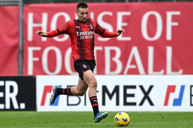 开云体育官网-迪马：米兰希望卡马达归队并接管他的肩伤治疗，但莱切不想放他走